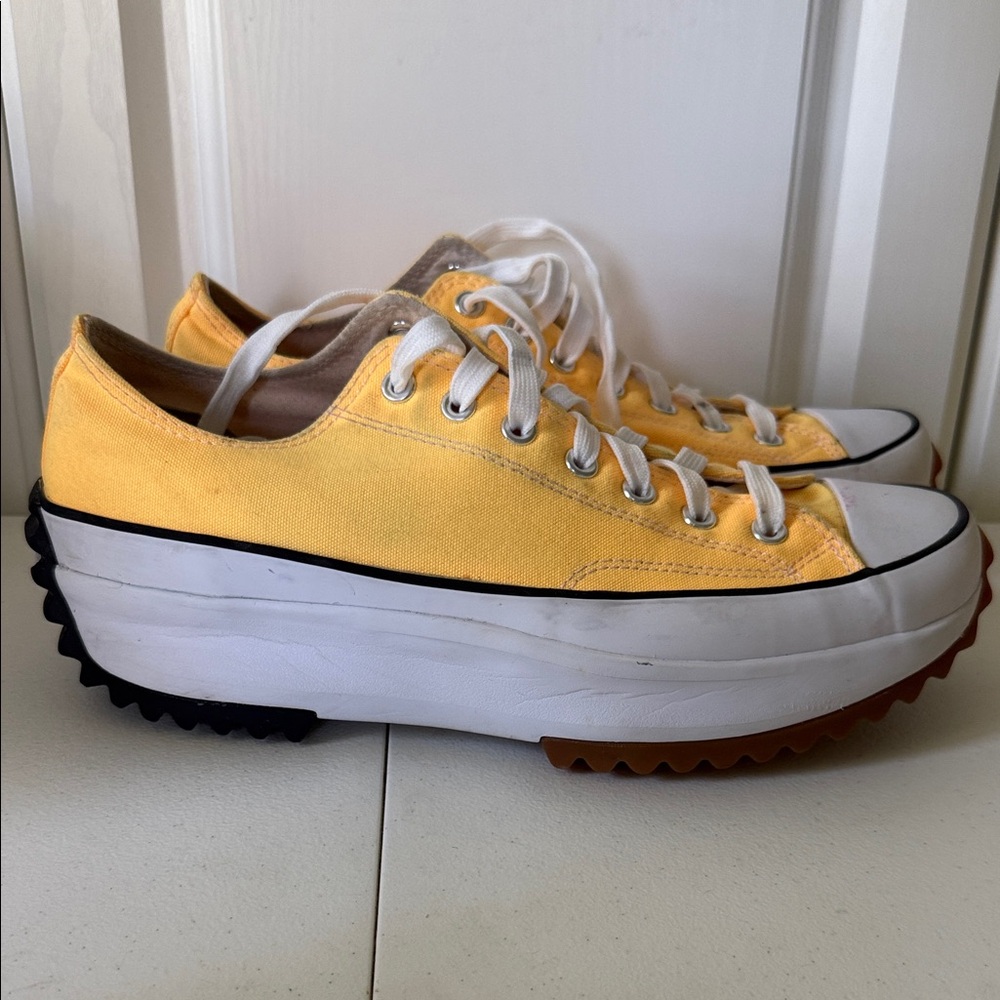 * Converse Platform Run Star Hike Low Top Sneakers in Yellow and White (sz 11.5)